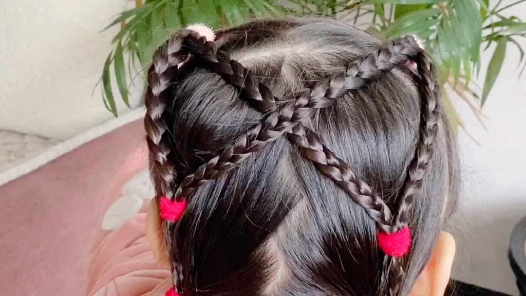 马尾辫女宝宝发型视频教程