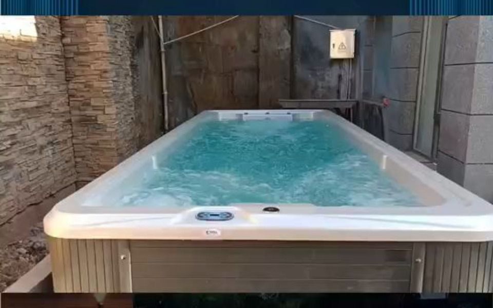 爱菲尔地下室健身无边际泳池