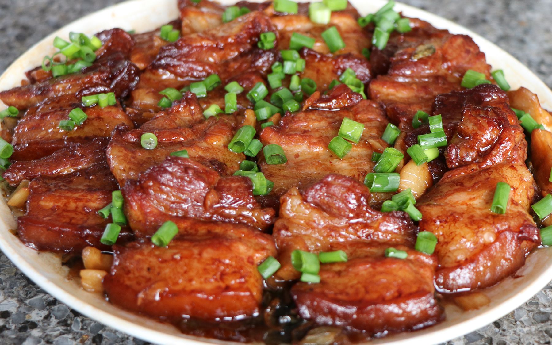 梅干菜蒸五花肉的做法,软嫩入味,肥而不腻,一斤猪肉不够吃