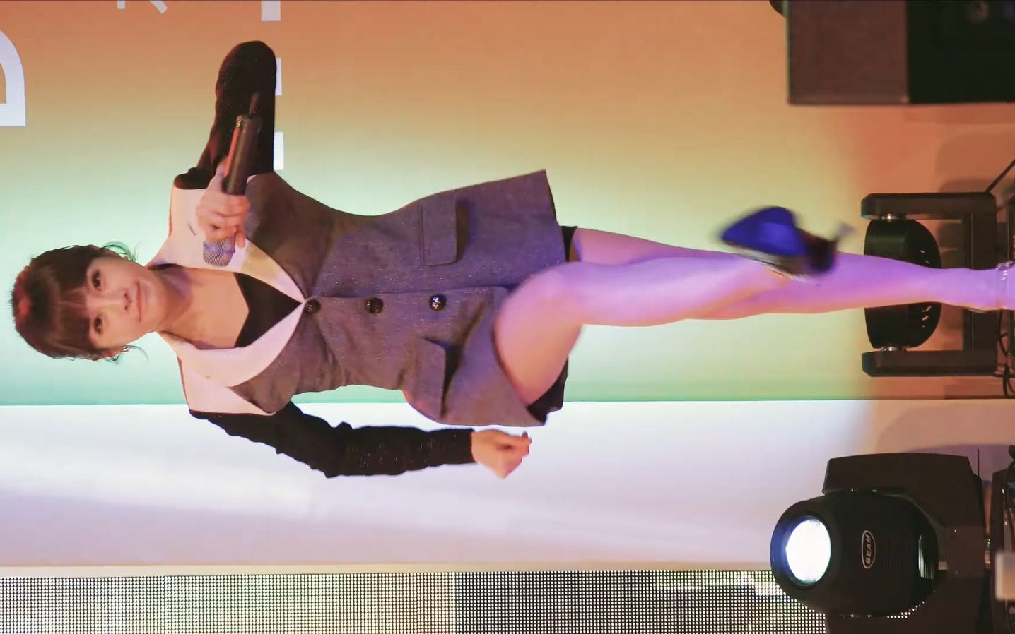 宝蓝躺着最高全宝蓝4k片源直拍rolypolysexylove161009taraboram