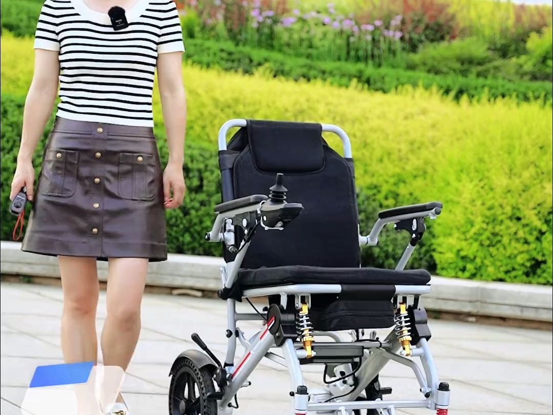 第46集:小飞哥超轻款208电动轮椅,无线遥控50米操作控制