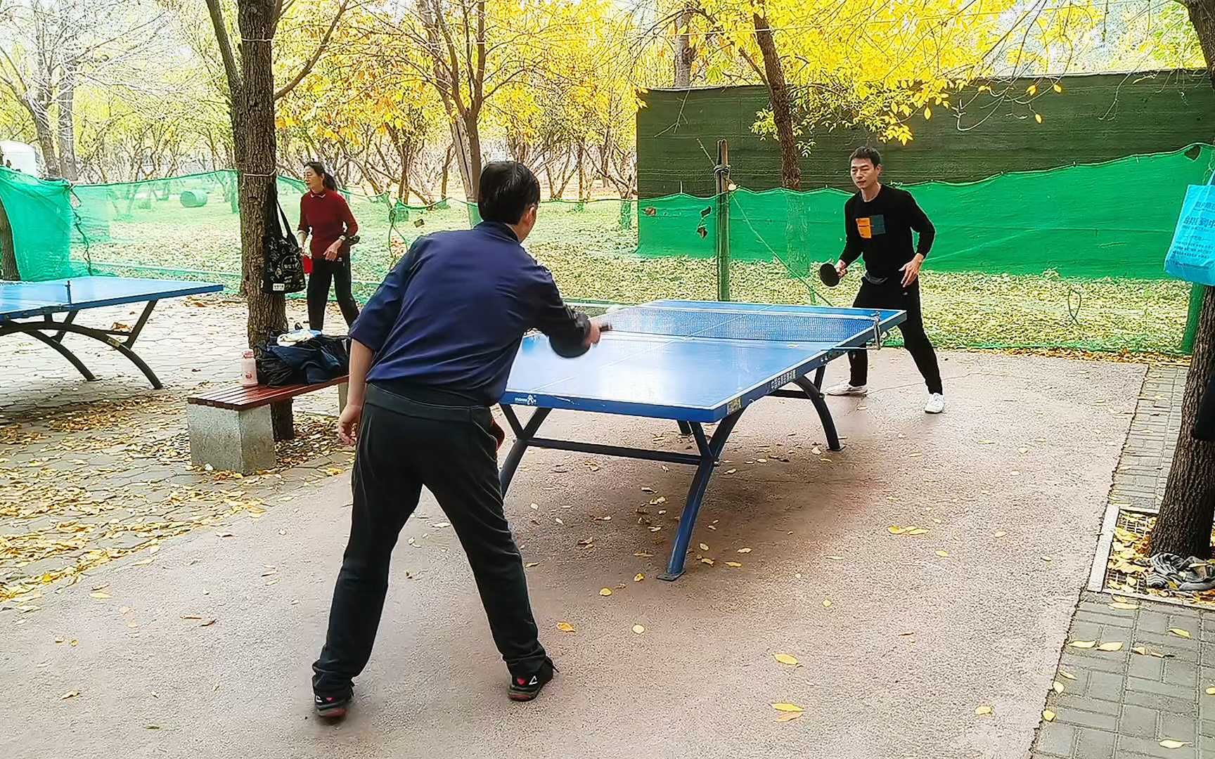 公园乒乓球爱好者训练比赛视频日常记录