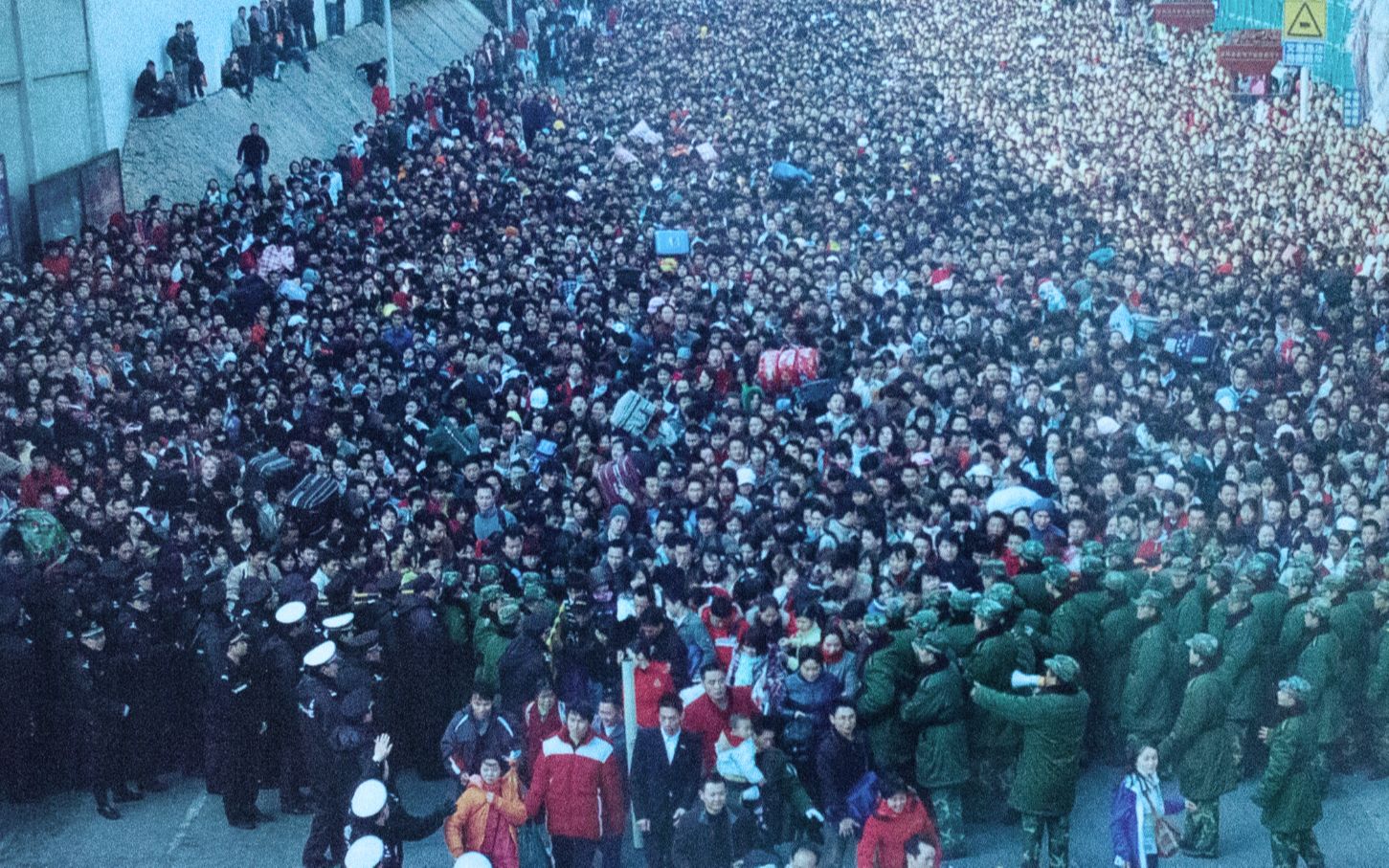 中国春运史上永远的痛,真实事件改编电影,将国家逼成了基建狂魔哔哩哔哩bilibili