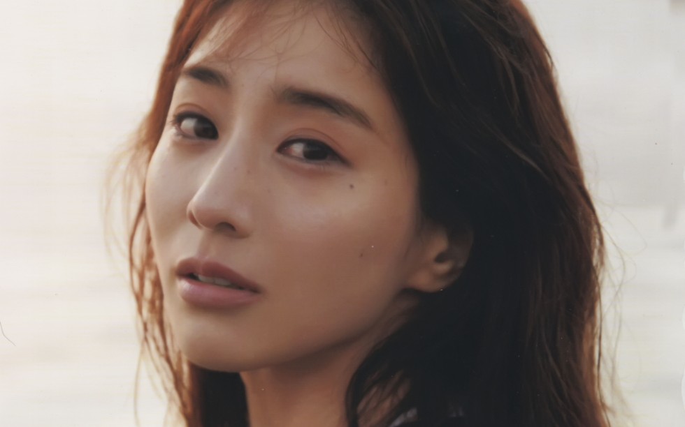 田中美奈实:写真女王的魅力与成熟,优雅并存