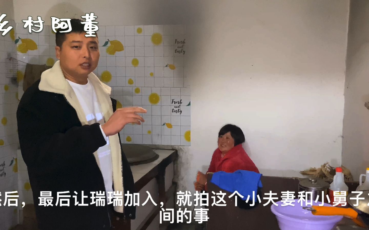 阿董采访丈母娘拍视频丈母娘有很大的功劳谈到工资要伤感情了