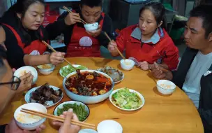 Скачать видео: 今天是实现毛肚自由的一天，桃子姐做一盆特辣钵钵鸡，真过瘾