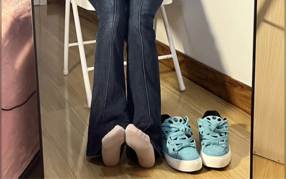 牛仔裤加白袜真的yyds