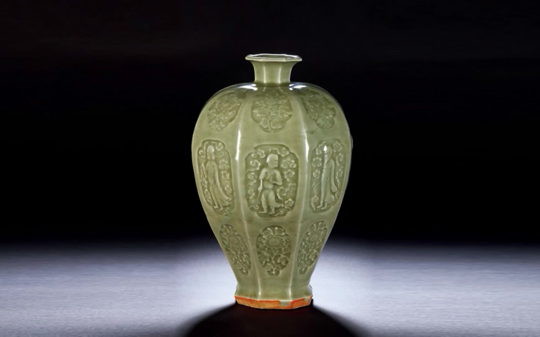 龙泉青瓷瓷物志元龙泉窑青釉浮雕八仙图八方梅瓶