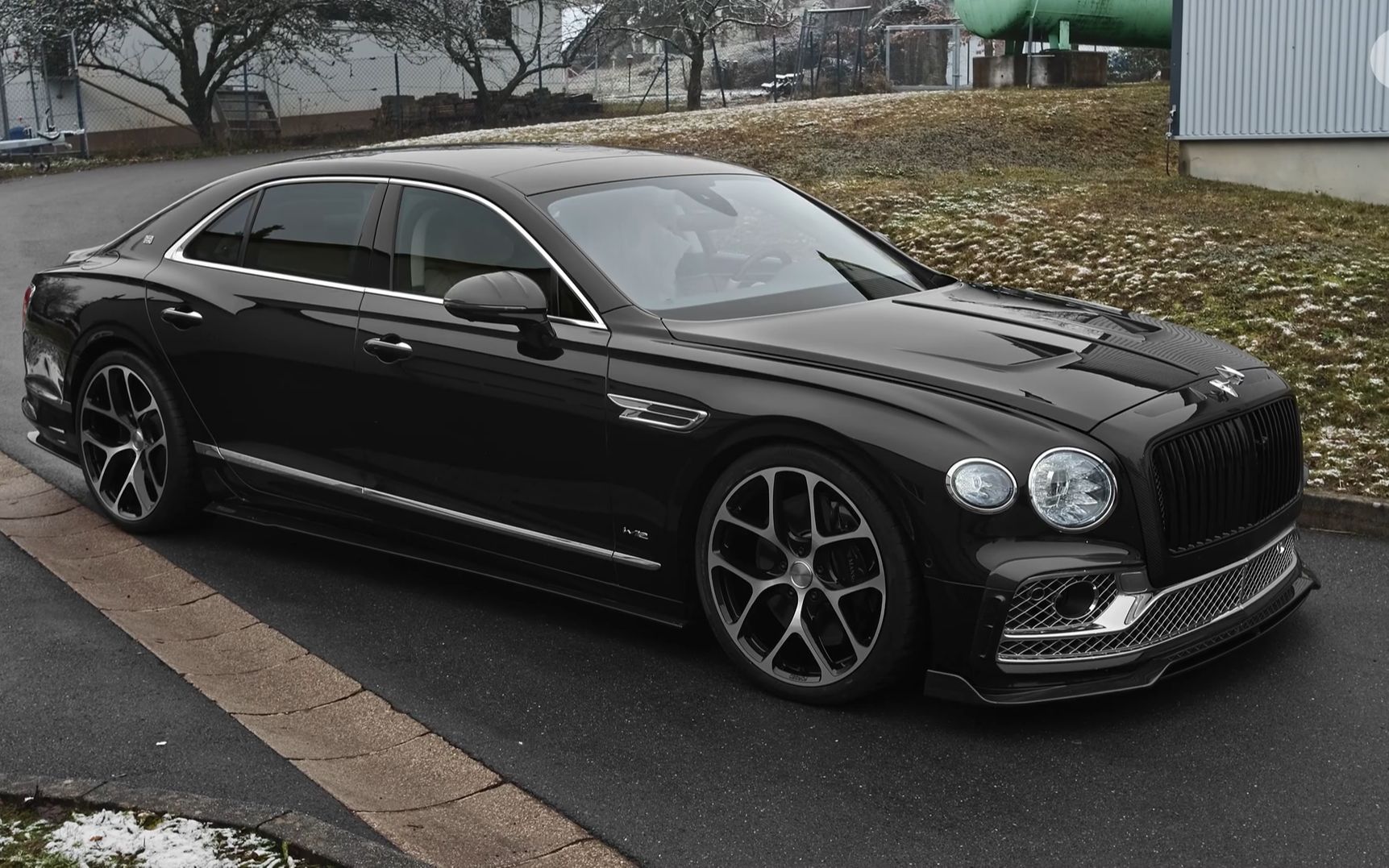 全方位实拍2021宾利飞驰w12迈莎锐改装