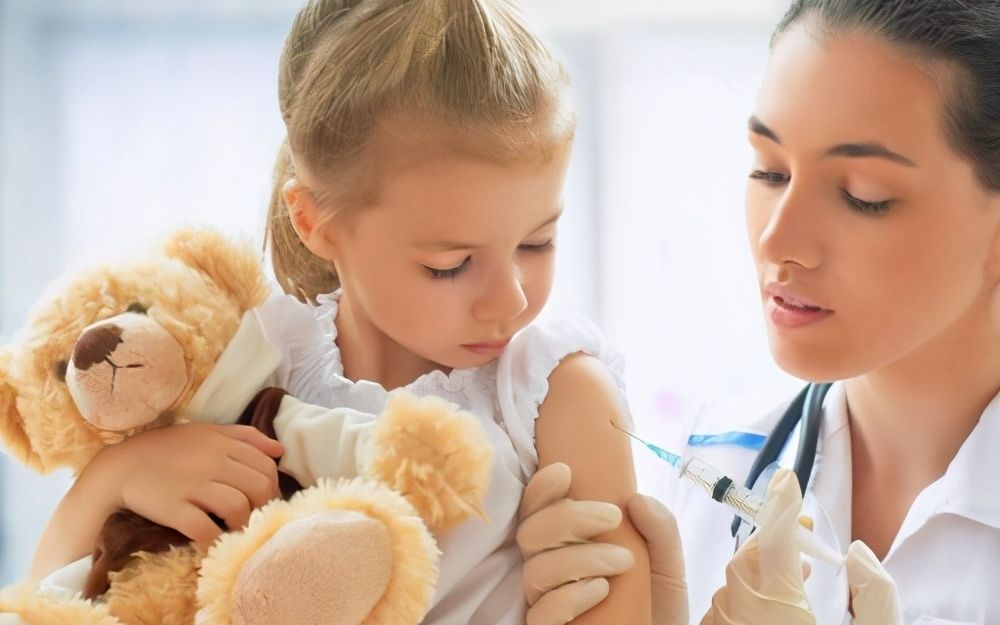 怎么帮助孩子打针不哭
