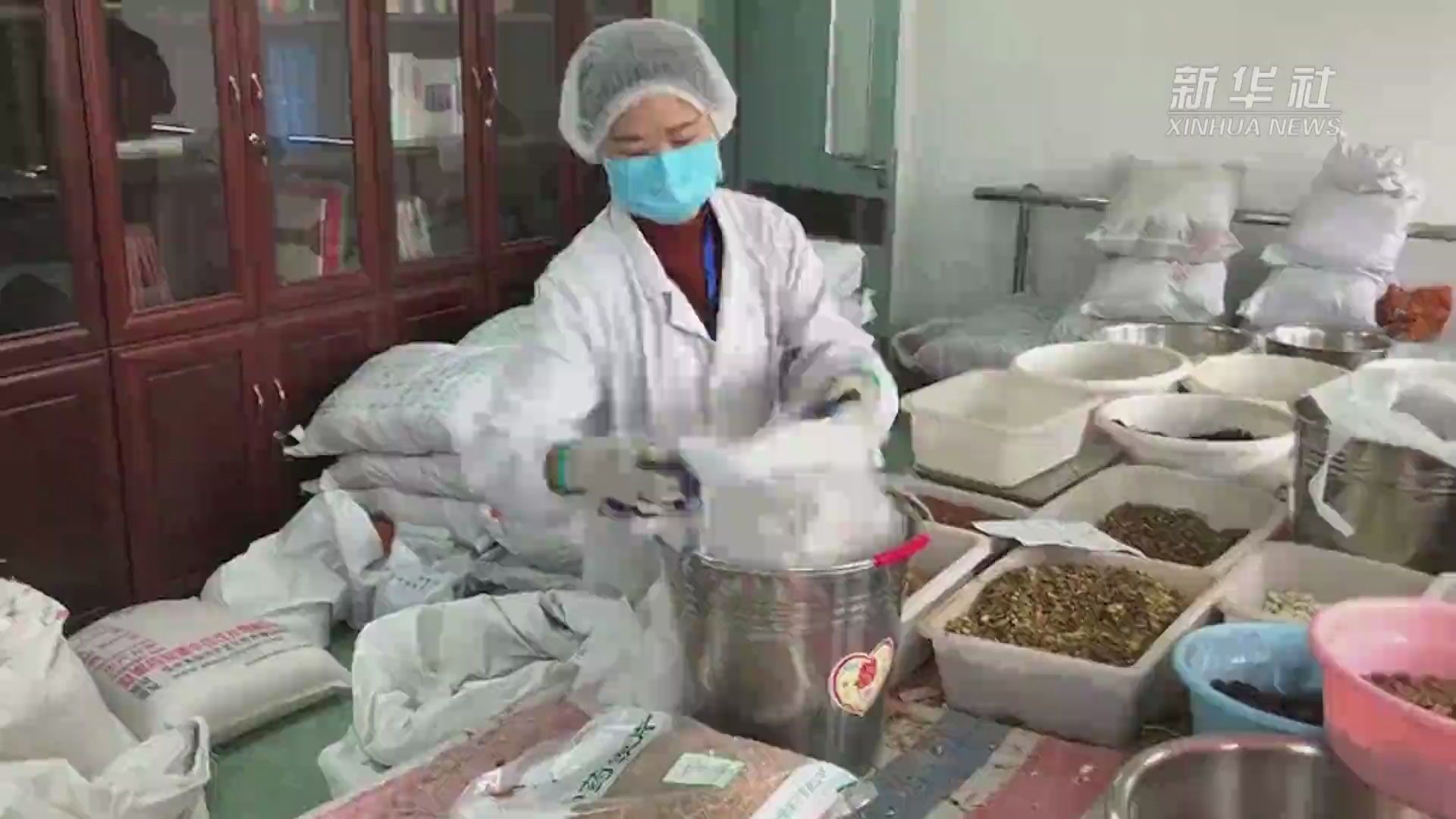 直击孝感市中医院中药汤剂制作流程 12台煎药机满负荷运转哔哩哔哩bilibili