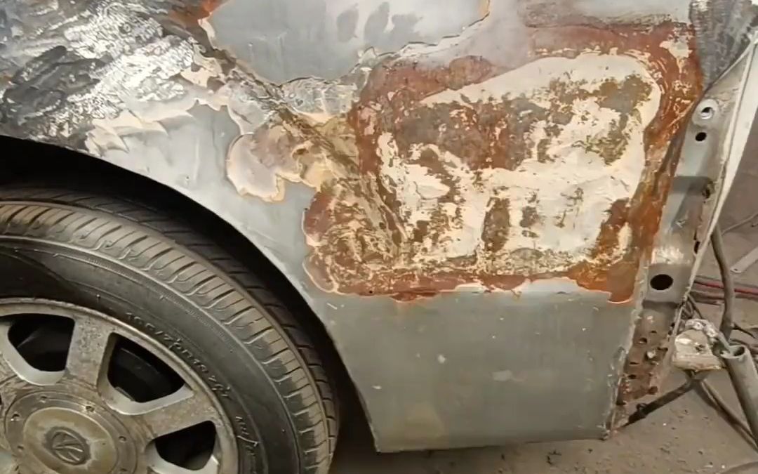 修理工用的腻子可以砌城墙了,钣金修复 #焊接技术 #修车我是认真的