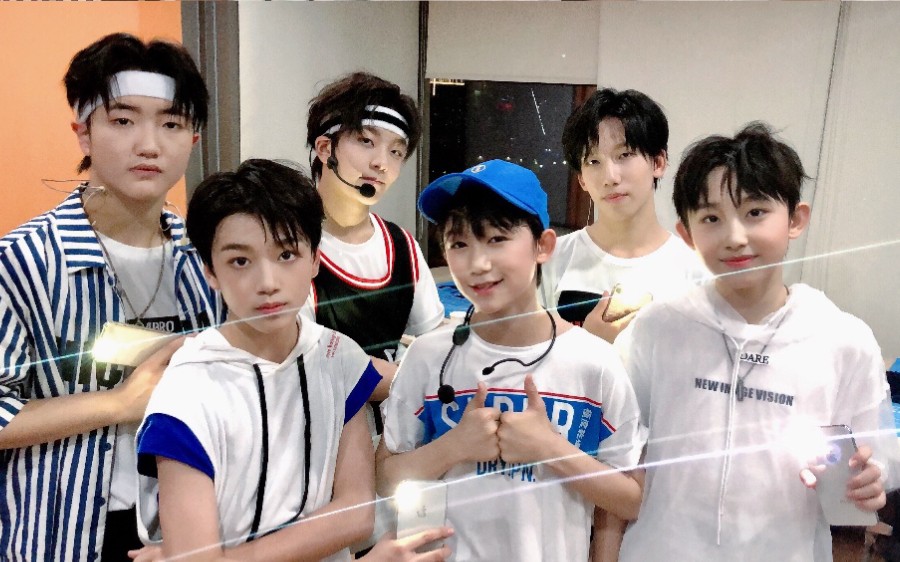 29深圳腾讯大厦北广场boystory路演(表演前,《too busy》,《oh my