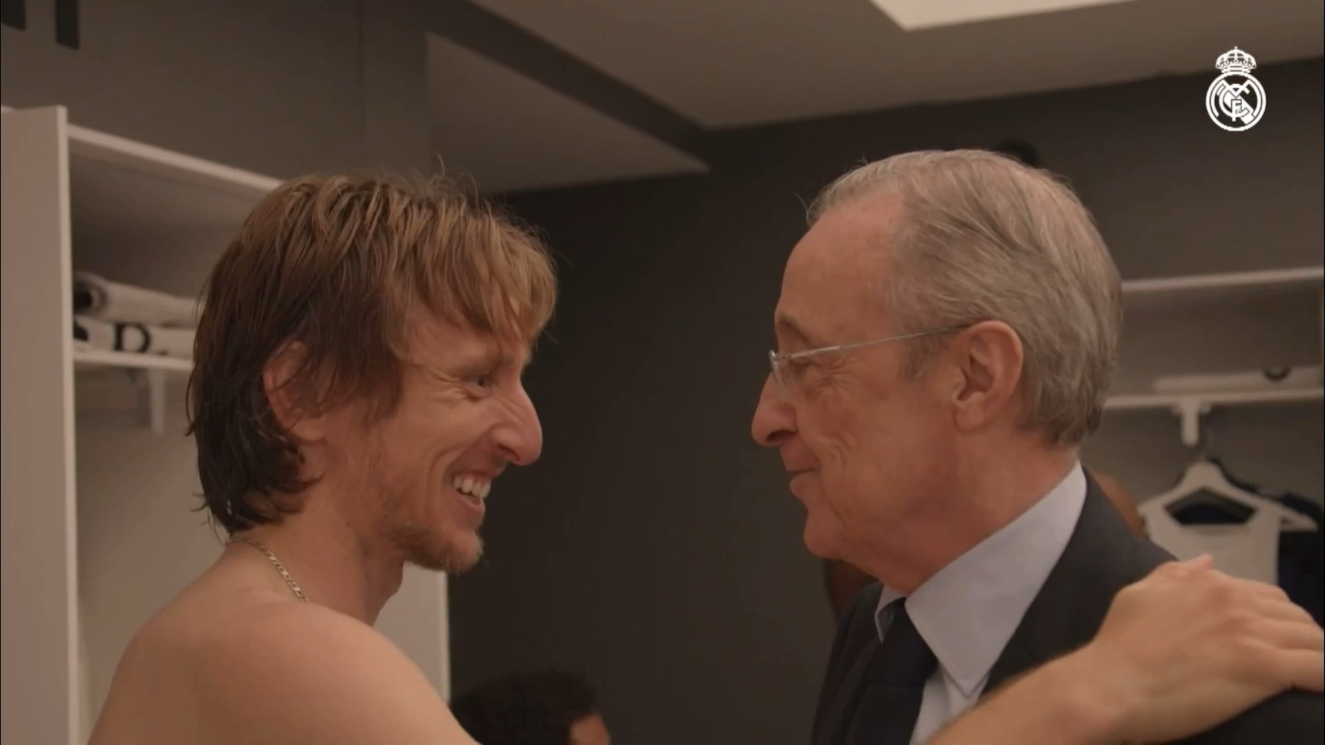 赛后fp前往皇马更衣室祝贺众将获胜