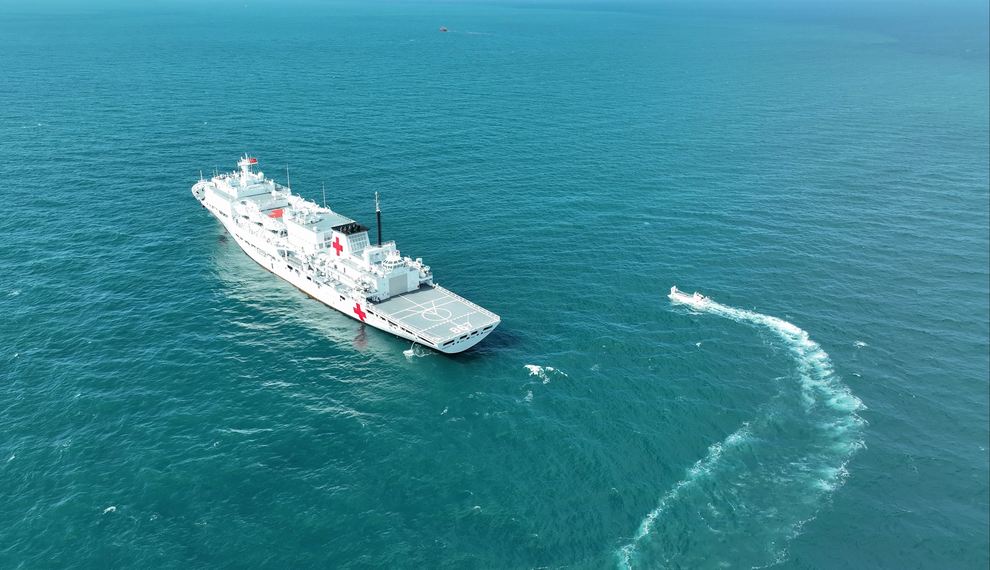 "丝路方舟"号医院船圆满完成"健康送海疆"任务