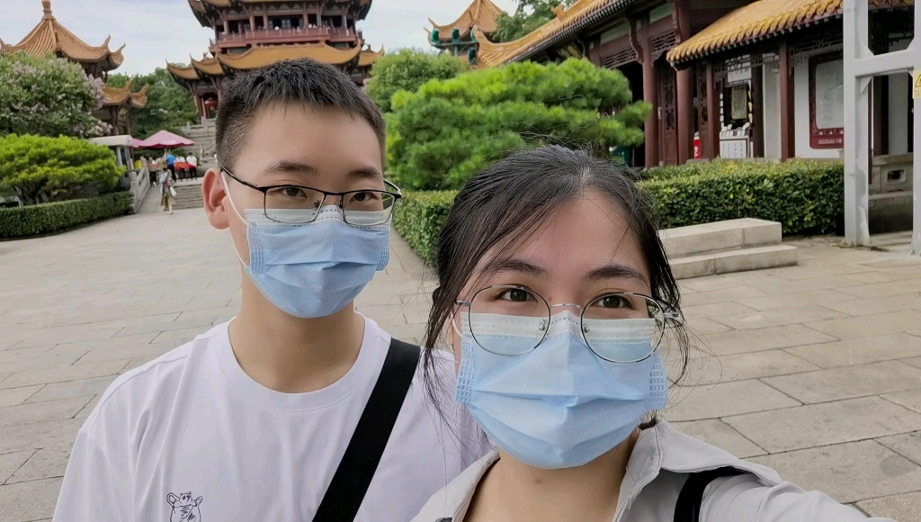 武汉旅行vlog:黄鹤楼和江汉路步行街,很热但是很开心哔哩哔哩bilibili