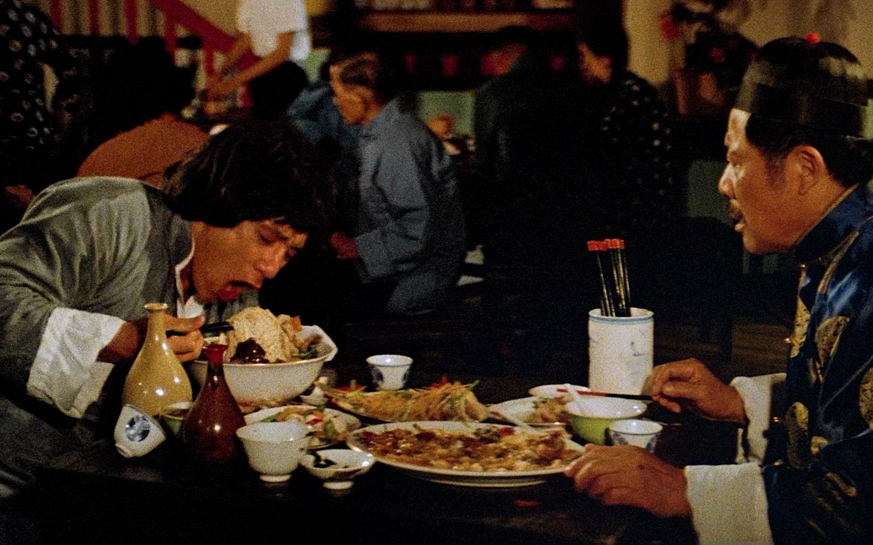 活动作品成龙吃戏两只烧鹅左腿大盆虾球面半斤老花雕看饿了