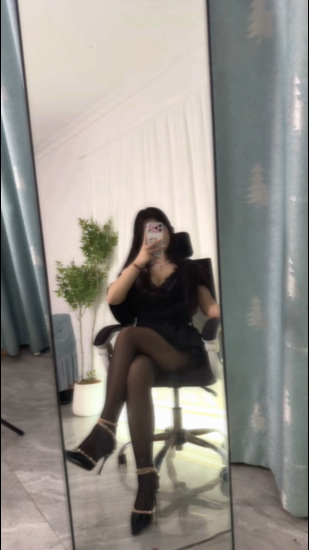 宝宝们，很抱歉，这个号我就注销啦……本来还想留着偶尔上来看看的，但因为某些原因不得不放弃这个想法，那就祝我们山水不相逢，各自安好✨