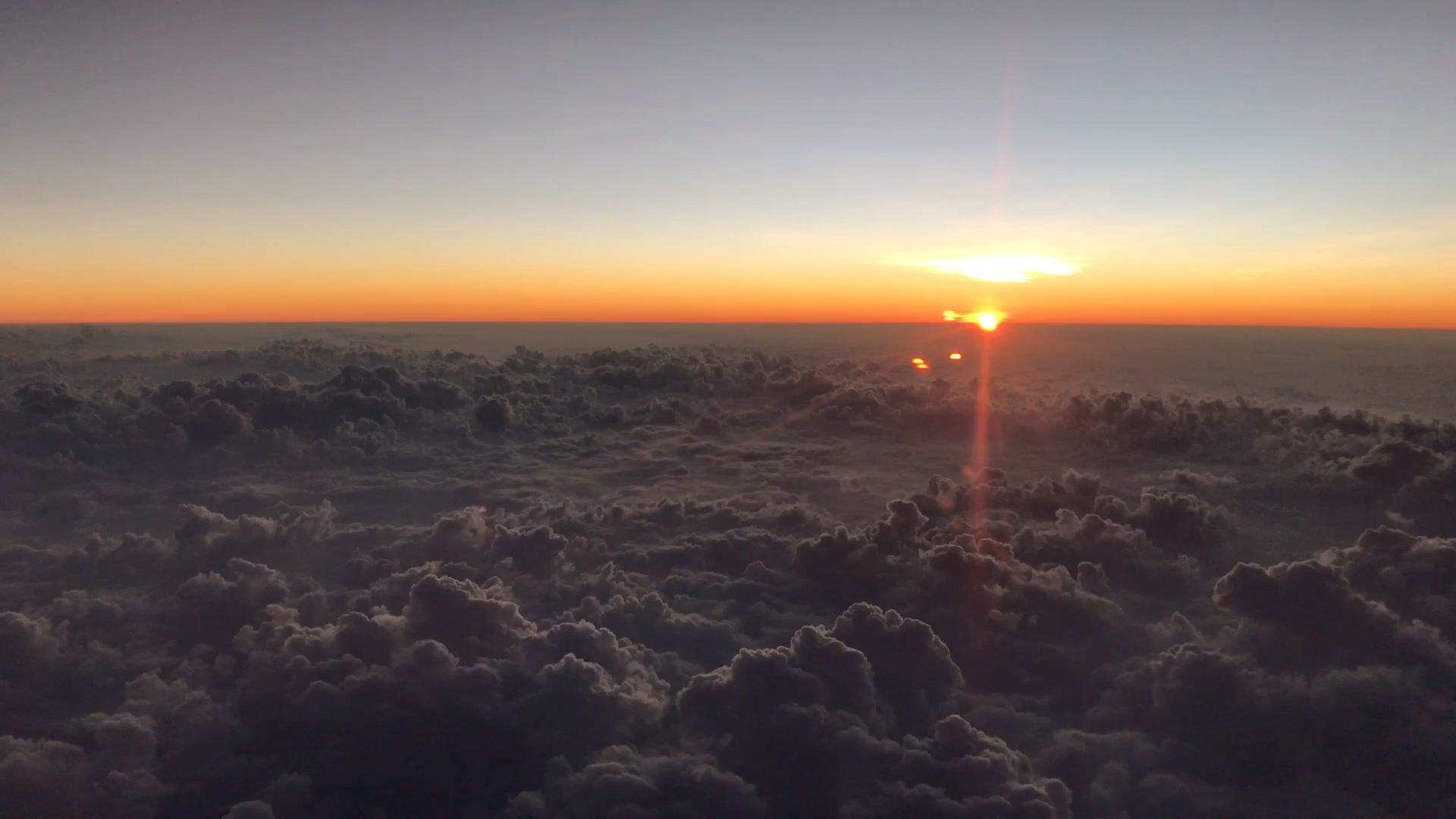 [图]太阳升起和落下时，情绪都融化在空气里。