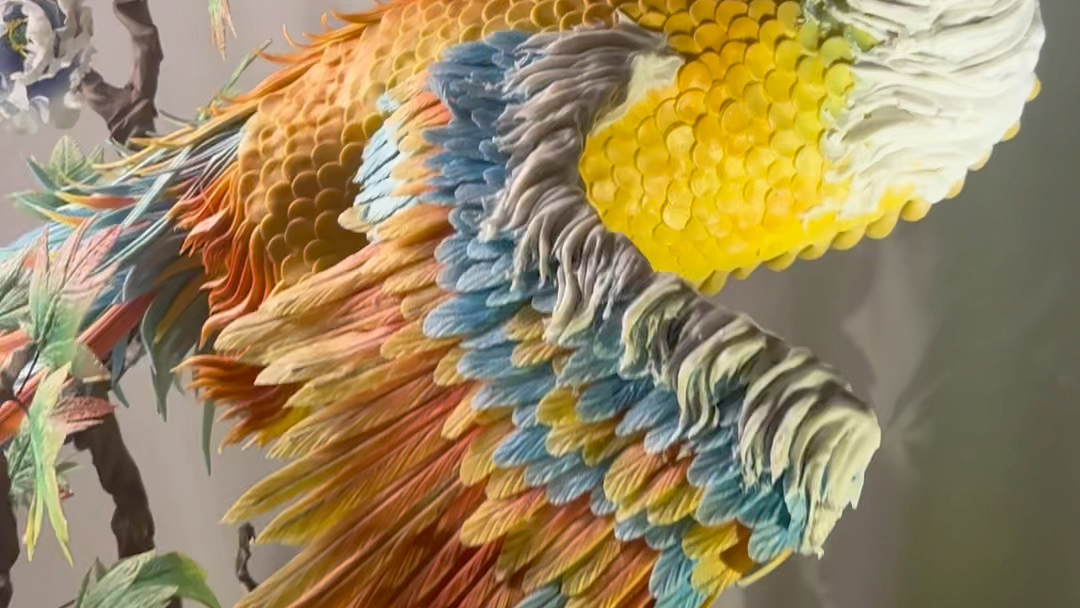 面塑五彩凤凰,凤凰蕴意着祥瑞,永生,爱情,专制皇权和民族文化的象征!