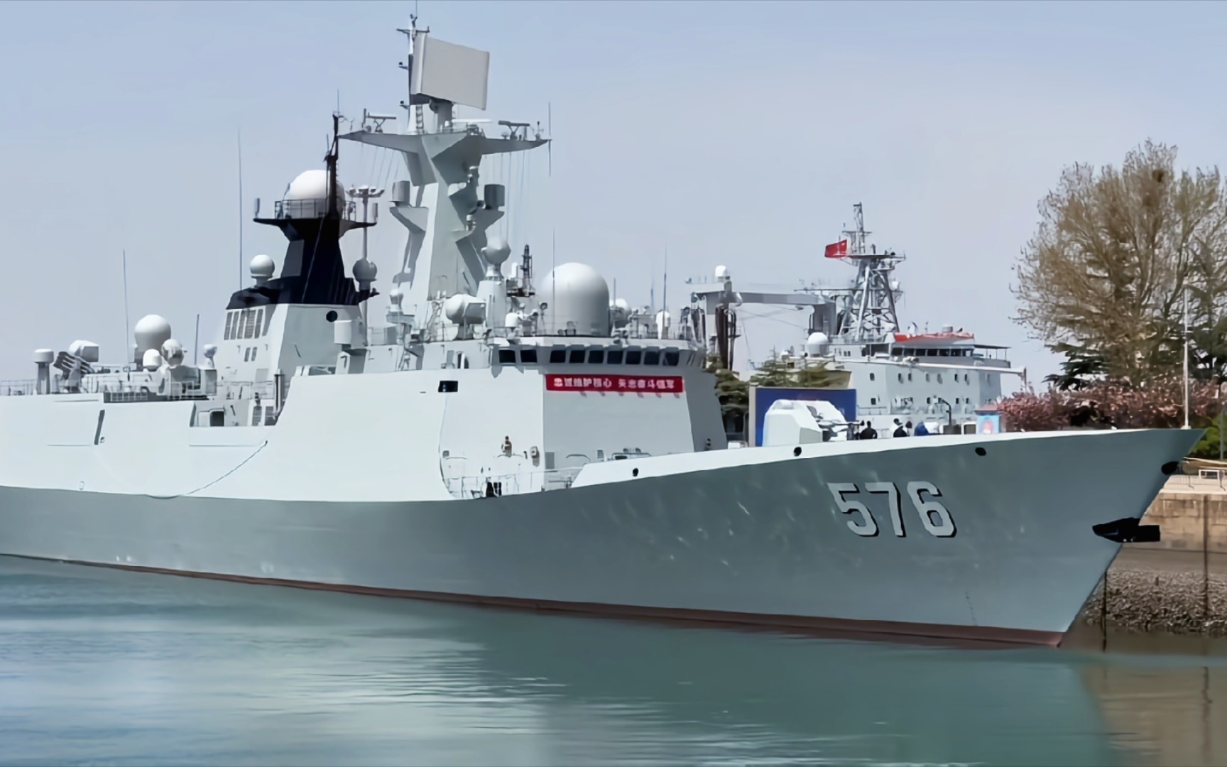青岛海军开放日 054a护卫舰 素材来自头条号taoapproach