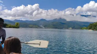 泸沽湖露营一周了 来感受下猪槽船视角的泸沽湖
