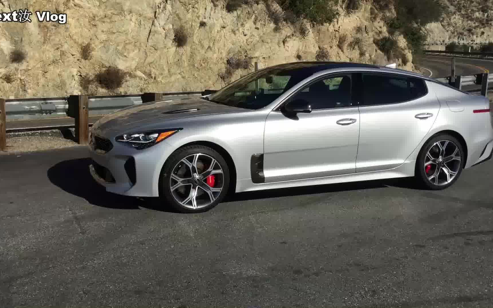 next汝2018款银色起亚斯汀格gt轿跑静态外观展示