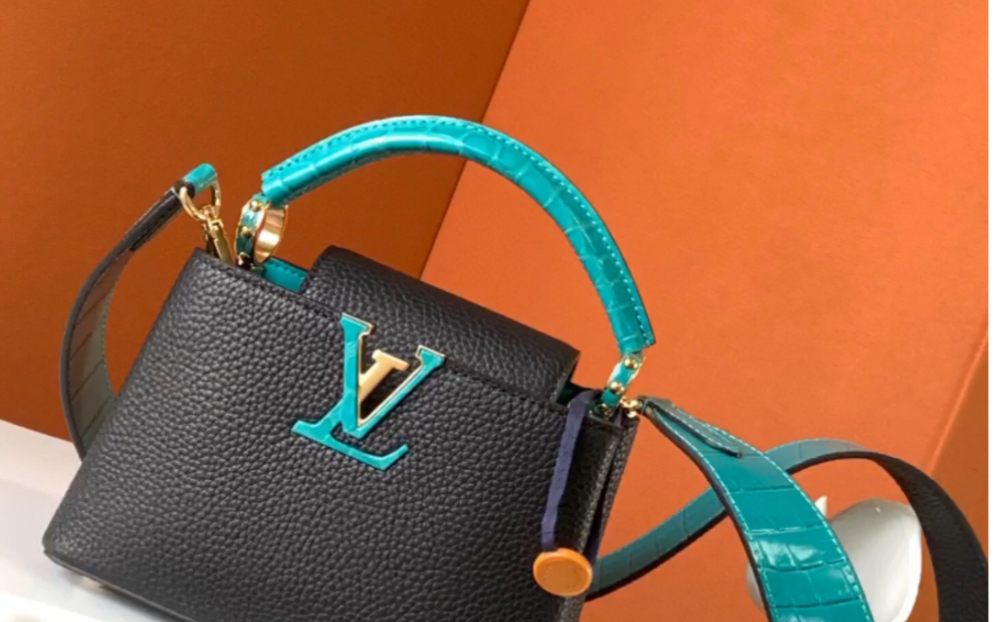 说一下原单lv路易威登m96498黑配浅蓝色鳄鱼纹新款capucine鳄鱼手柄