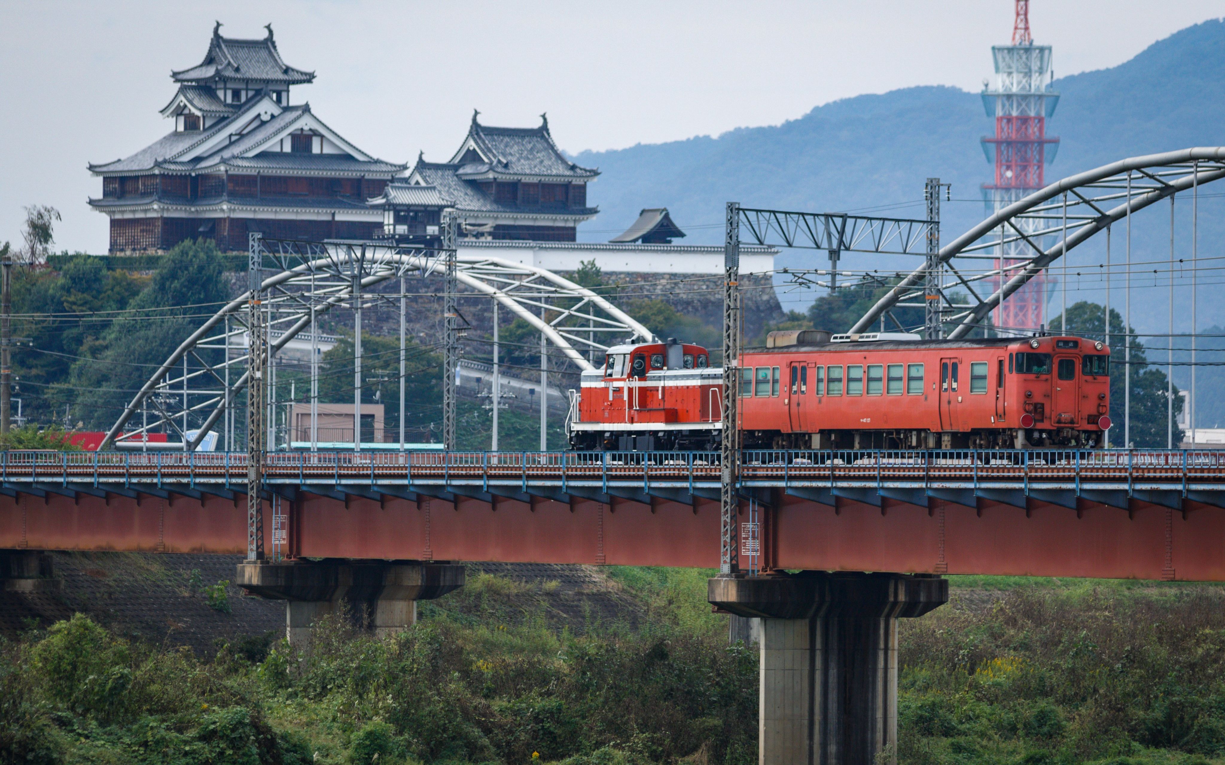 [图]【前面展望】保線最悪！120km_h爆走！振り子式特急スーパーはくと 鳥取→倉吉(4K60fps HDR)