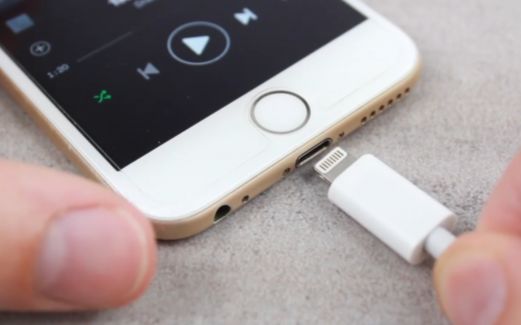 iPhone 7 耳机首次视频曝光:真的是Lightning