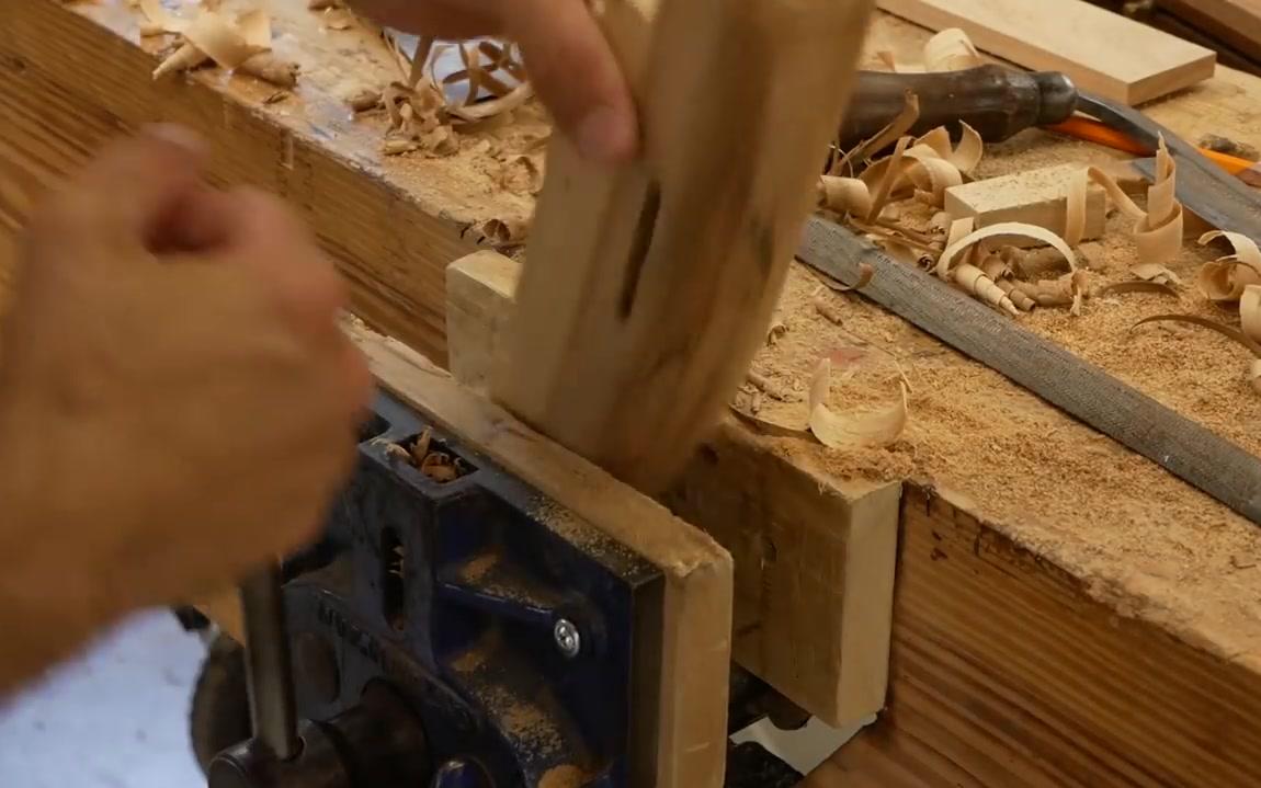 [图]手工雕刻飞机给儿子Hand Tools Only- Carving An Airplane For My Son