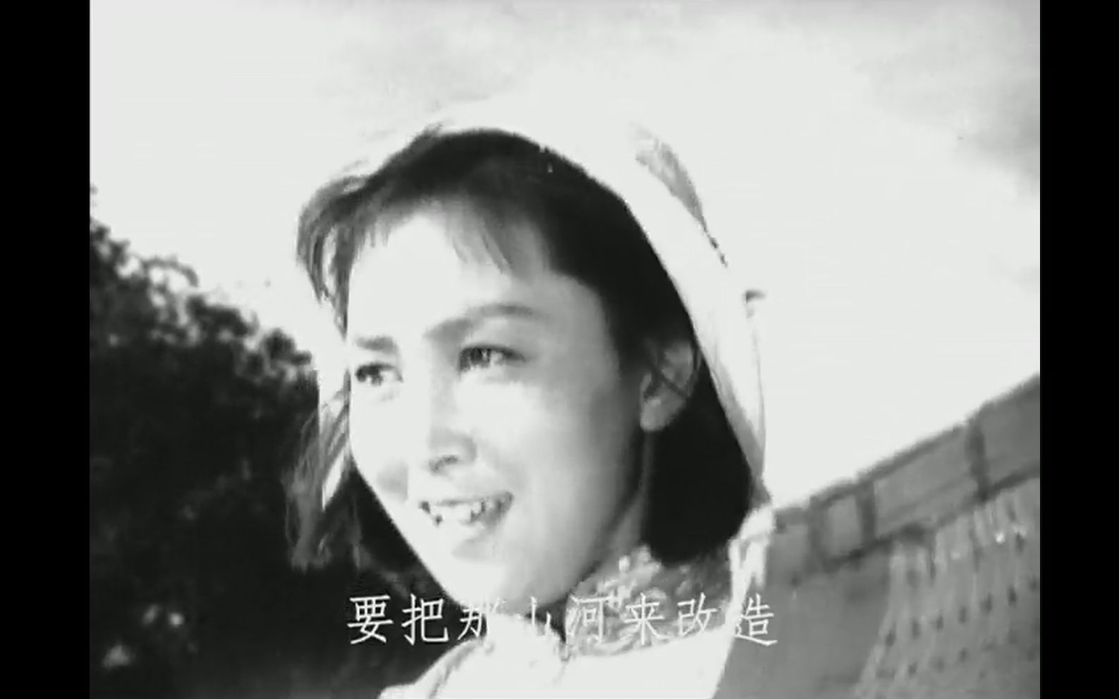 1958年故事片《金铃传》插曲《东风吹动红旗飘》领唱:陆青霜,合唱:上海广播合唱团哔哩哔哩bilibili