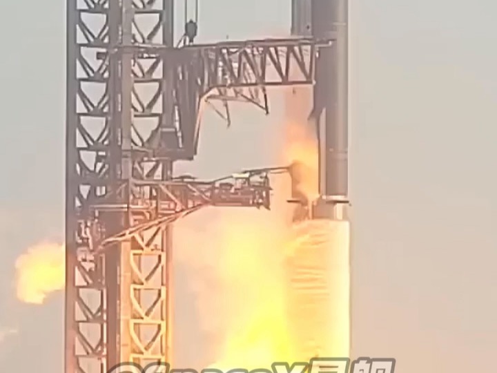 00 锁定@spacex星舰 直播间 一起收看#spacex星舰 的第四次震撼发射