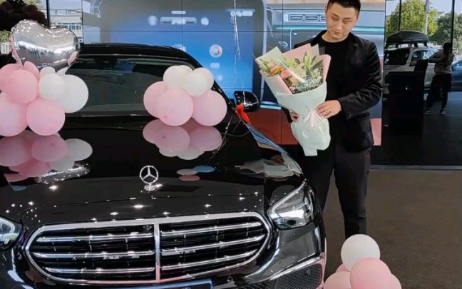 你们早晚会听到那句:"恭喜成为尊贵的梅赛德斯奔驰车主,愿三叉星徽