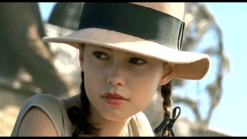 一眼万年|电影《情人》女主出场