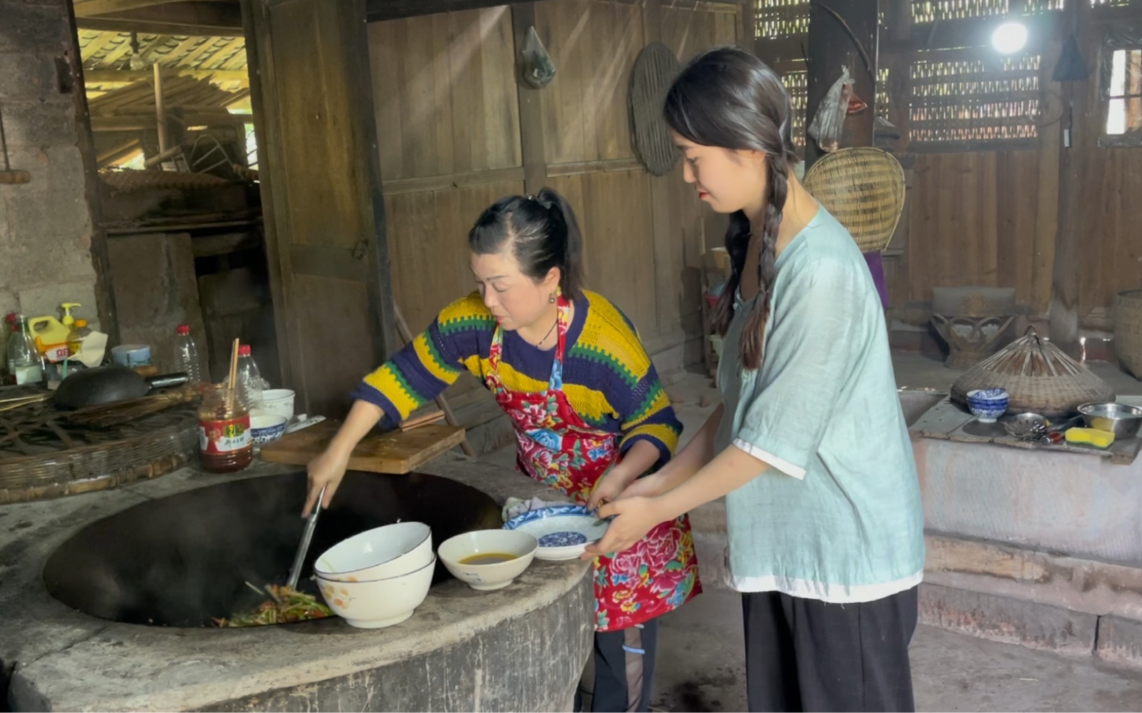 [图]平淡无奇的小山村里 藏着惬意的小生活～