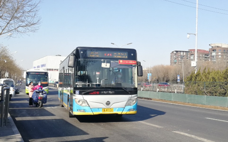 北京公交121路电鹰四季青桥南出站