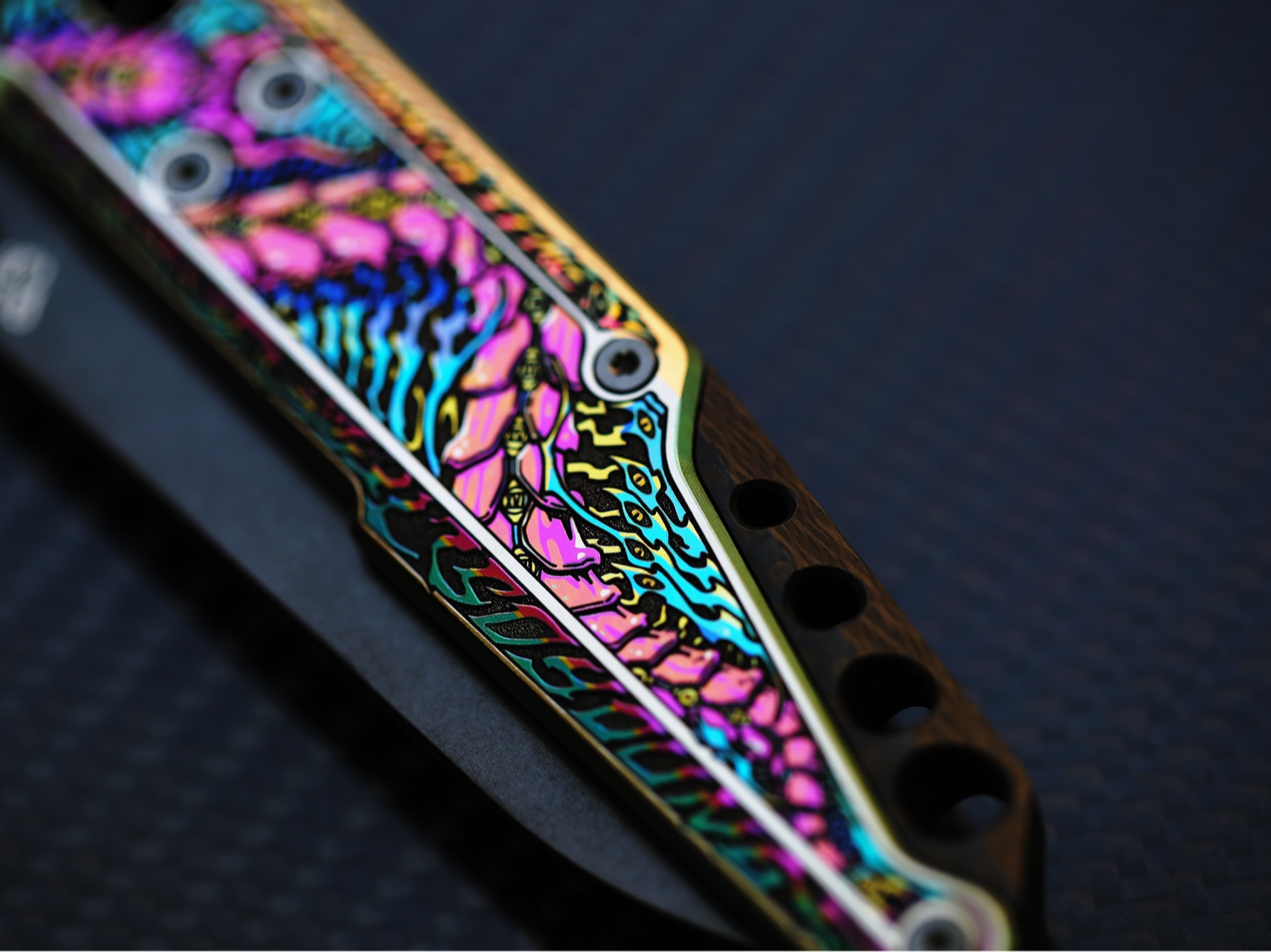 noc knives - mt27 "时之虫"版. 白天光线下,立体艳彩