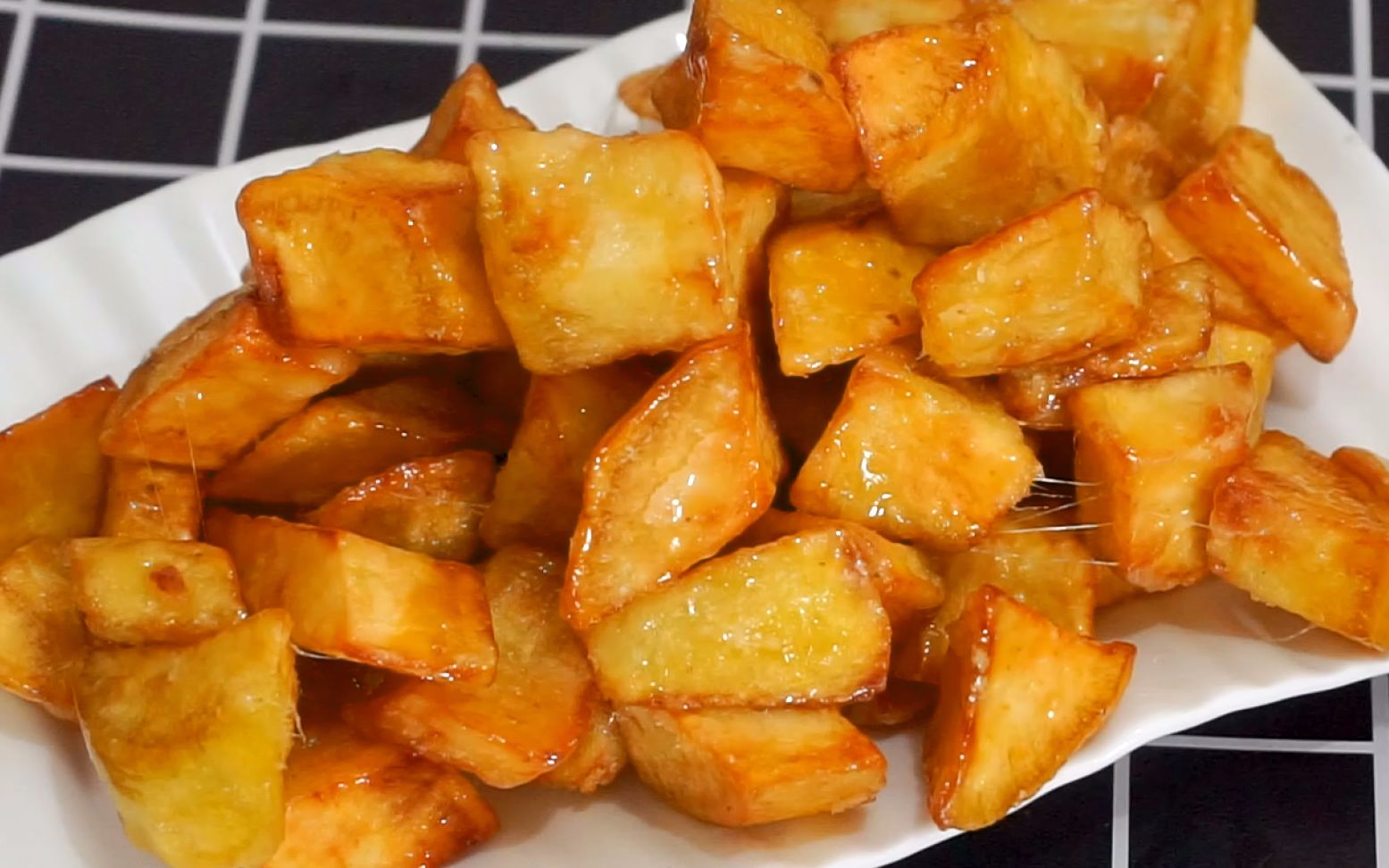 拔丝红薯怎么做好吃，拔丝红薯的家常做法-