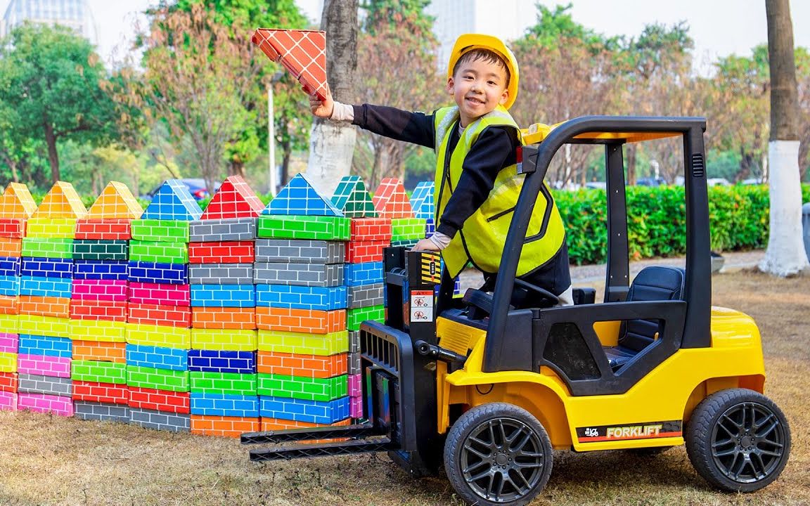 [图]情景剧：小朋友用叉车建造房屋