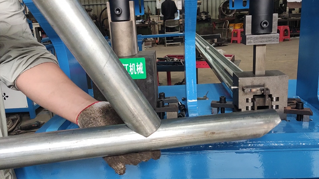 圆管对接圆管#楼梯扶手冲弧机#切圆弧机#磨口铲弧机