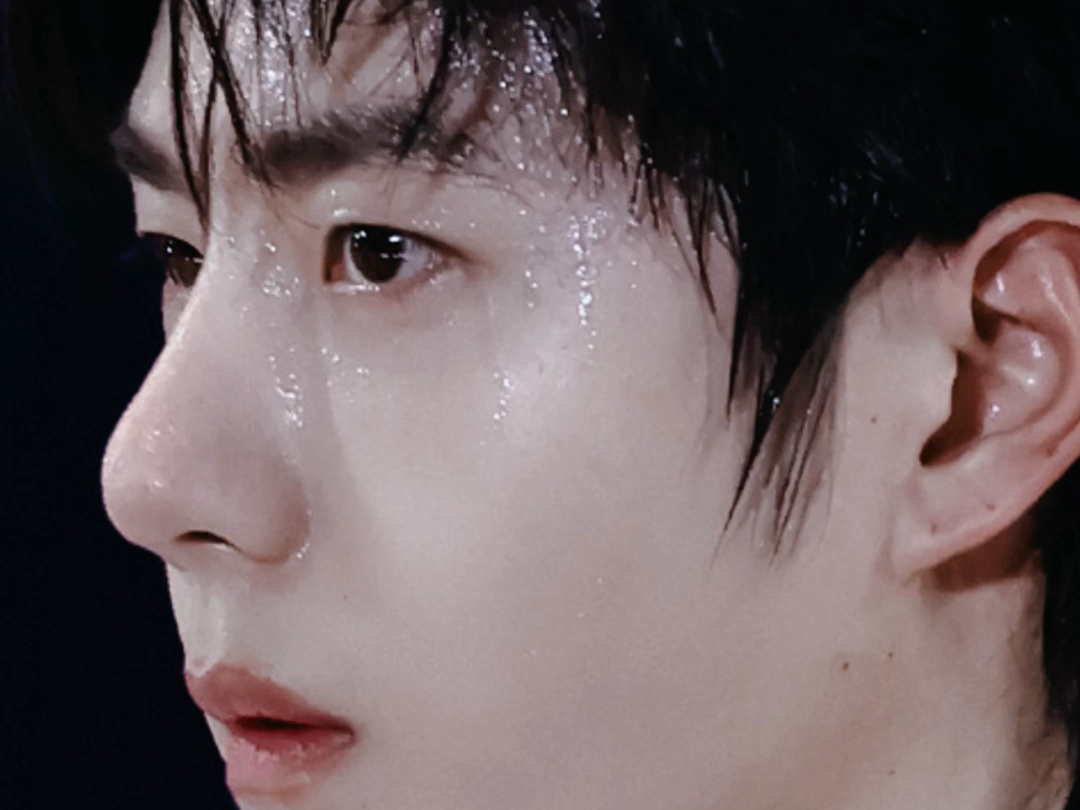 王一博香汗淋漓,水灵灵的出水人鱼啊!