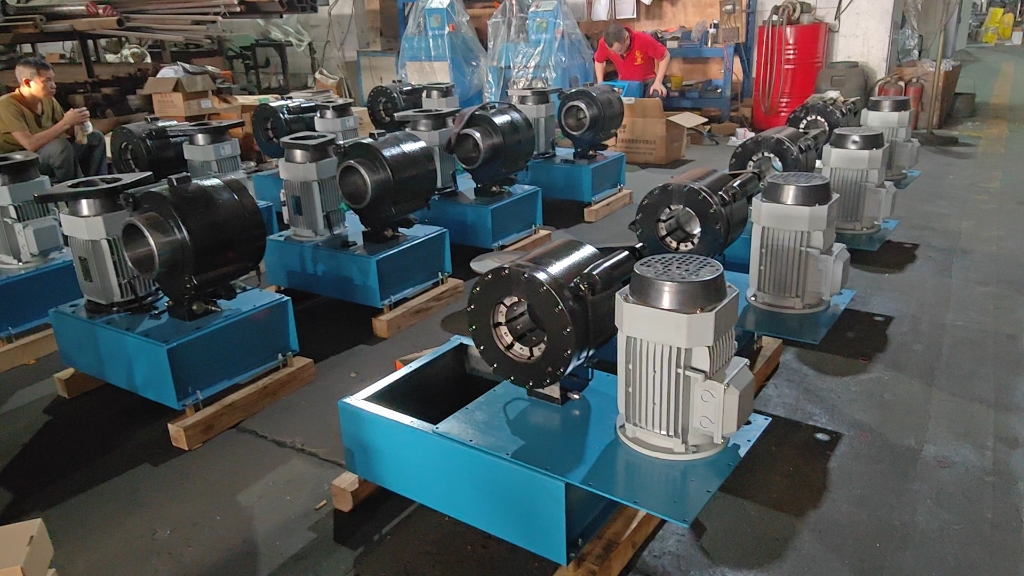 啤喉机缩管机扣压机生产车间
