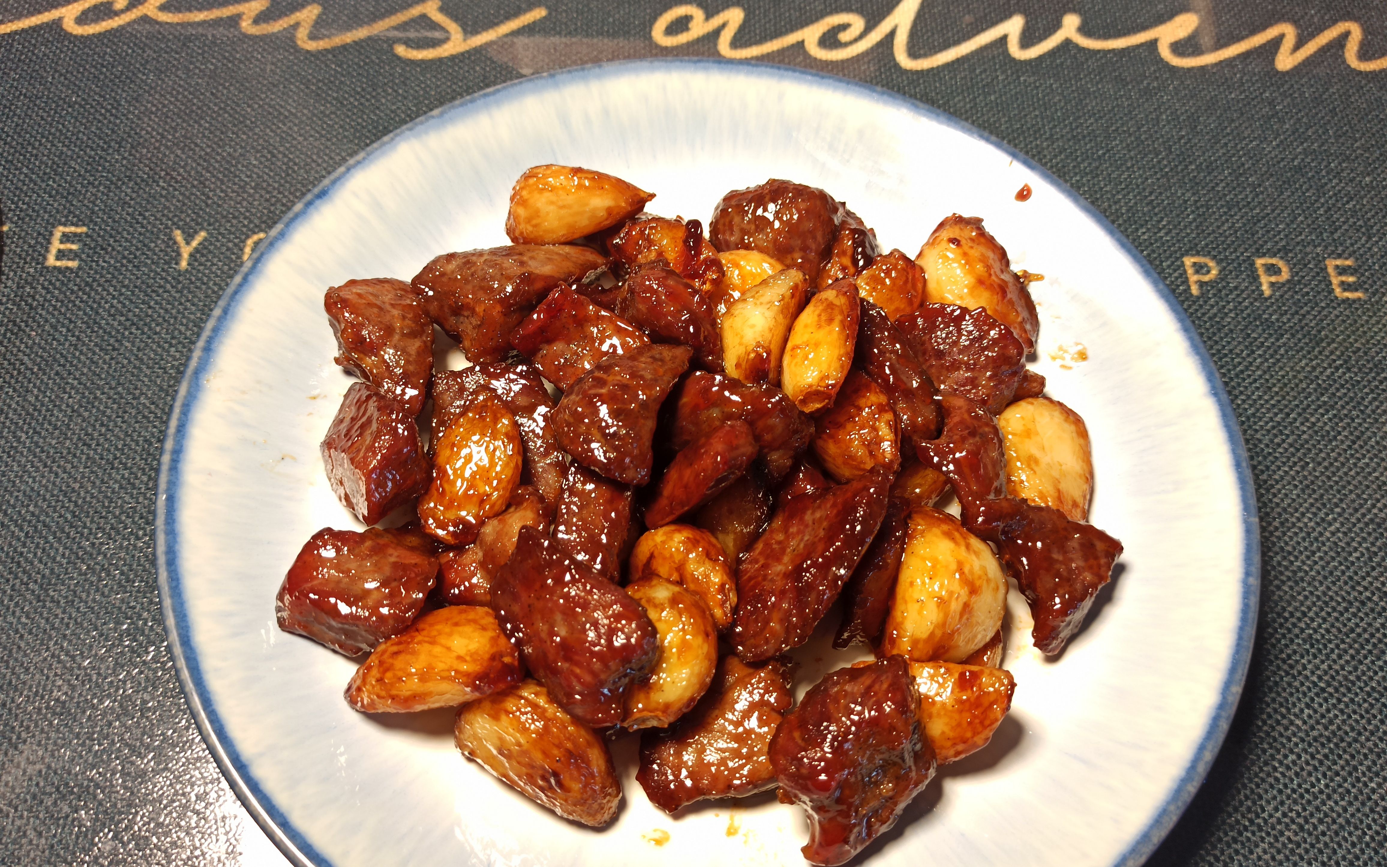 将鲜嫩进行到底,【黑蒜子牛肉粒】高端硬菜简单做,好吃停不下来