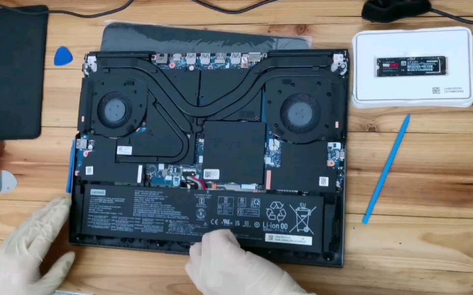 联想y9000p加装固态硬盘与初始化步骤