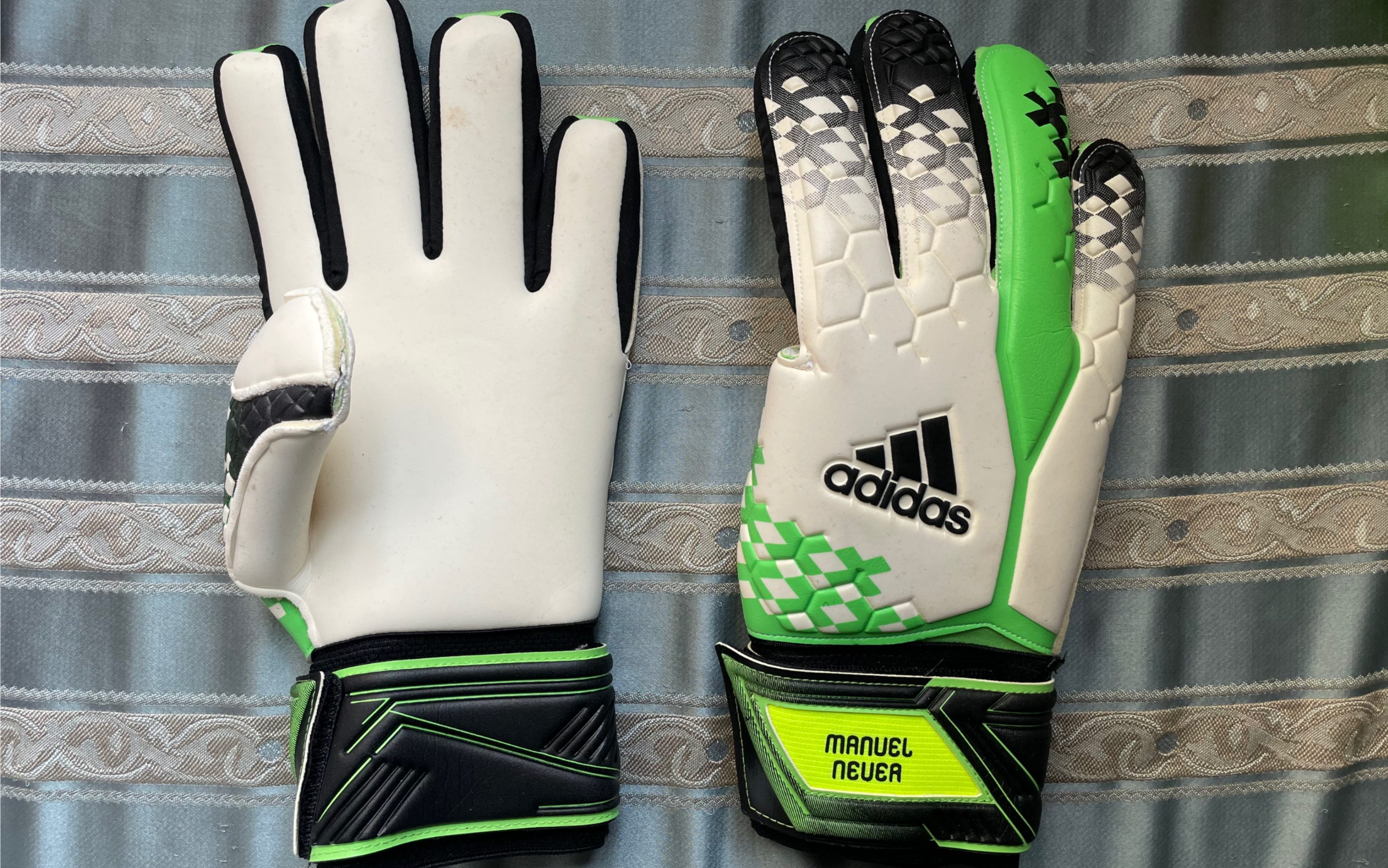 诺伊尔 麦卡锡 smu 门将手套_哔哩哔哩 (゜-゜)つロ 干杯~-bilibili