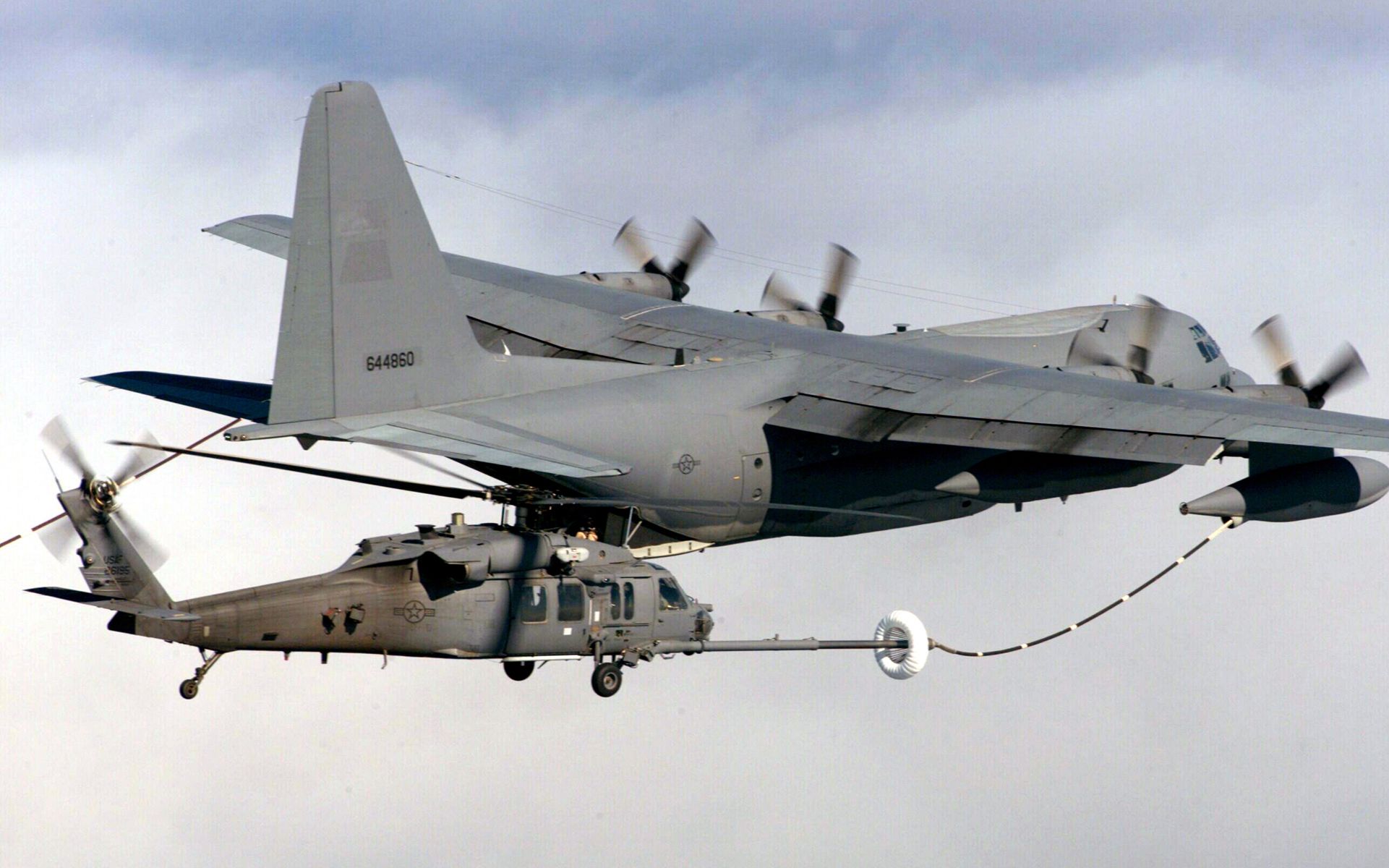 中国买美军黑鹰战机近35年为什么无法仿制看完就明白了