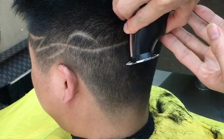 创意刻痕让发型更个性