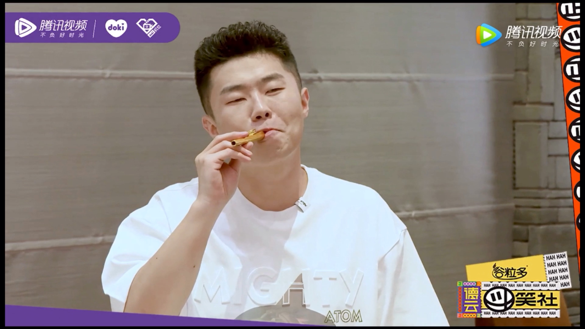 啾啾良太可爱了,最后第二句没听懂,但比心我听懂了,也太可爱了吧!