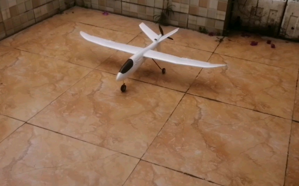 用孩子玩的手抛飞机改装制作我国翼龙无人机遥控航模_哔哩哔哩_bili